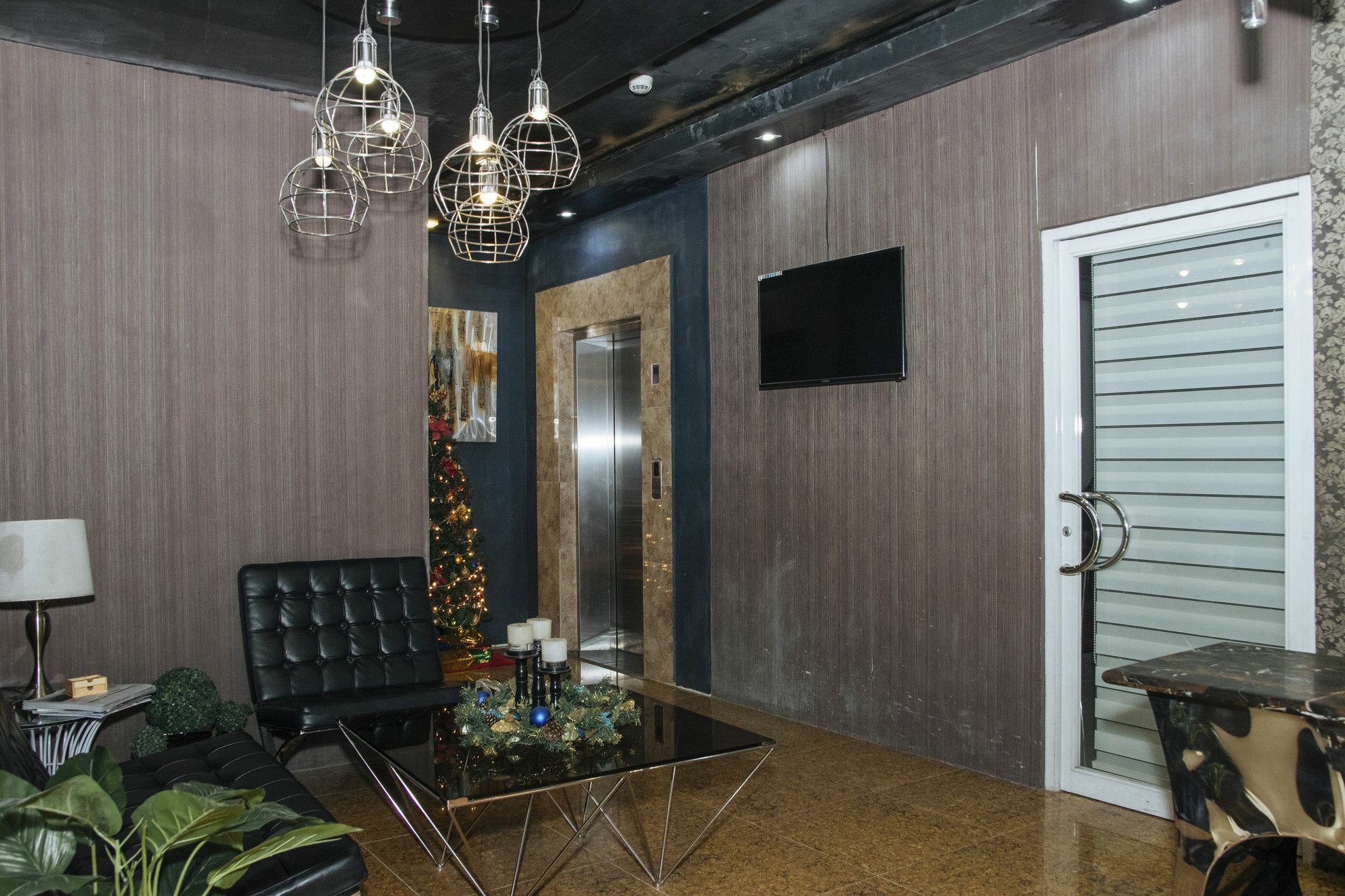 Reddoorz Plus @ Buendia Ave Makati Makati City Exterior photo